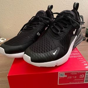 NIKE AIR MAX 270